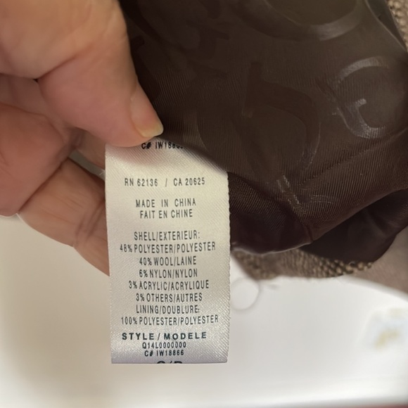 Guess. Size S/P. Color brown - Picture 12 of 13